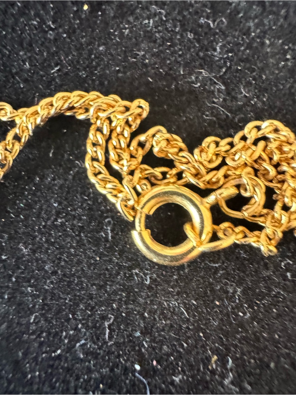 Gold Oval Engraved Initial Pendant Necklace - G - Picture 3 of 4